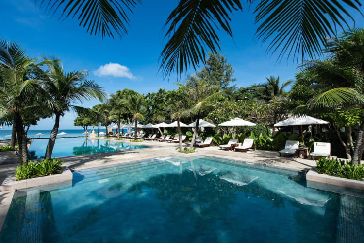 Main infinity pool area
